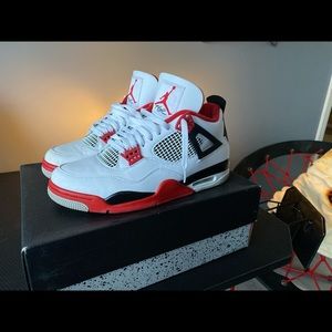 Jordan Retro 4 “Fire Red”